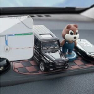 Black Anti-Slip Dashboard Mat for GPS and Devices